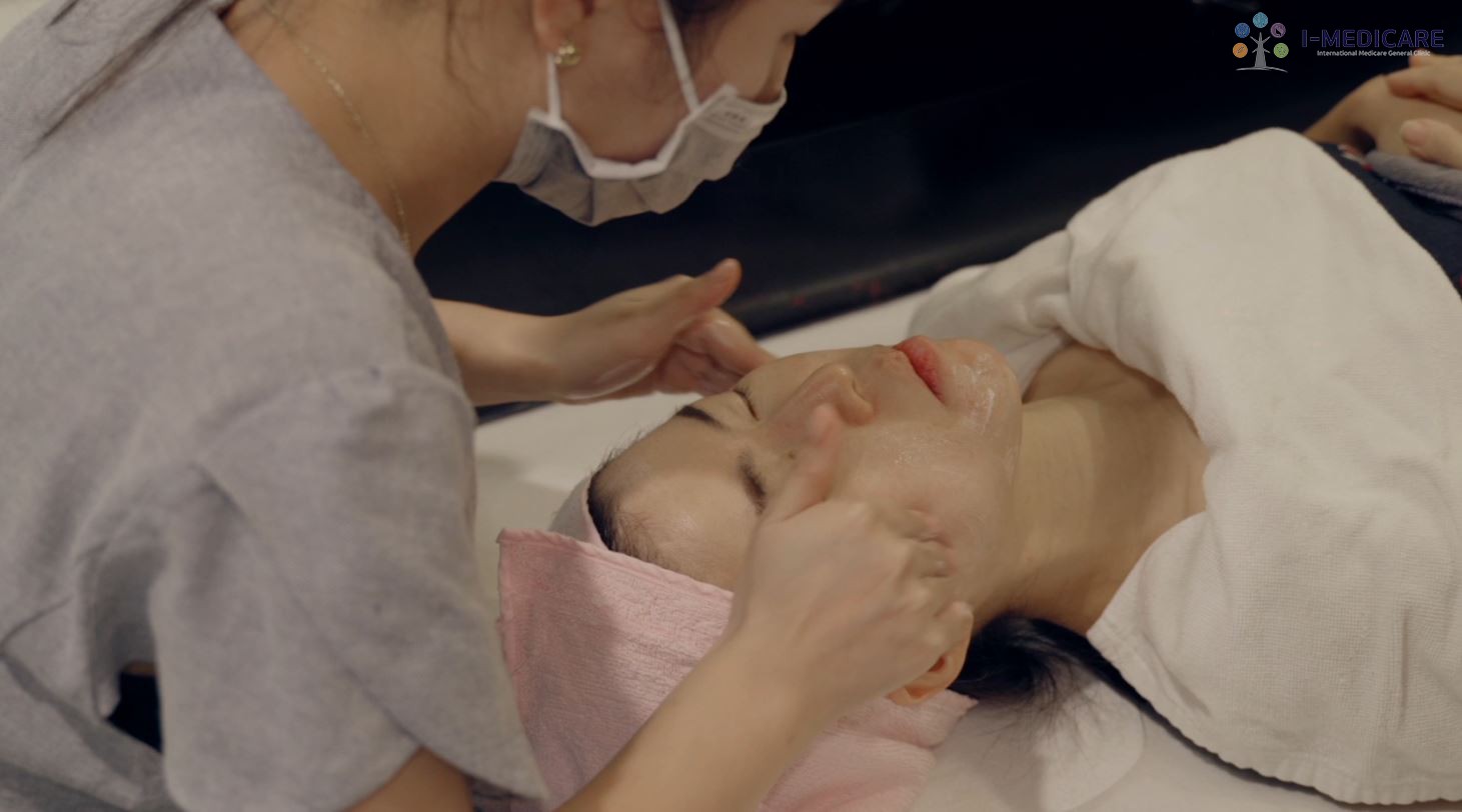 Trẻ hoá da bằng tiêm Botulinum toxin