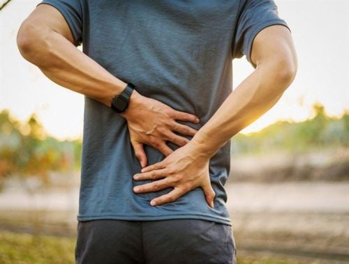 Đau lưng cấp tính và mãn tính khác nhau như thế nào?